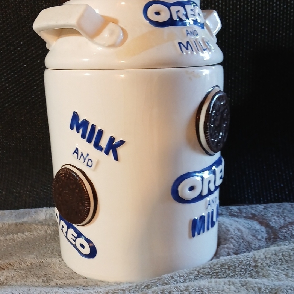 Vintage Oreo and Milk Mug and Cookie Jar Set - Picture 4 of 8